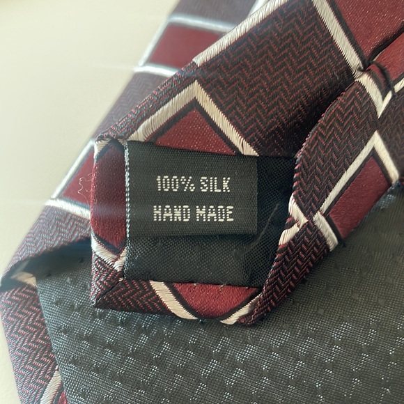 New Mens Wearhouse Square Design Burgundy and Brown Handmade All Silk Necktie - Picture 5 of 6